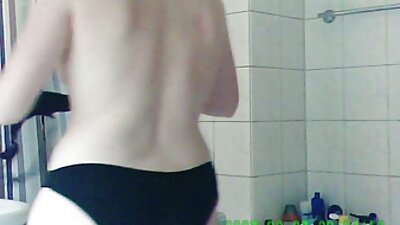 가슴 매력 도착 크림 에 그녀의 얼굴